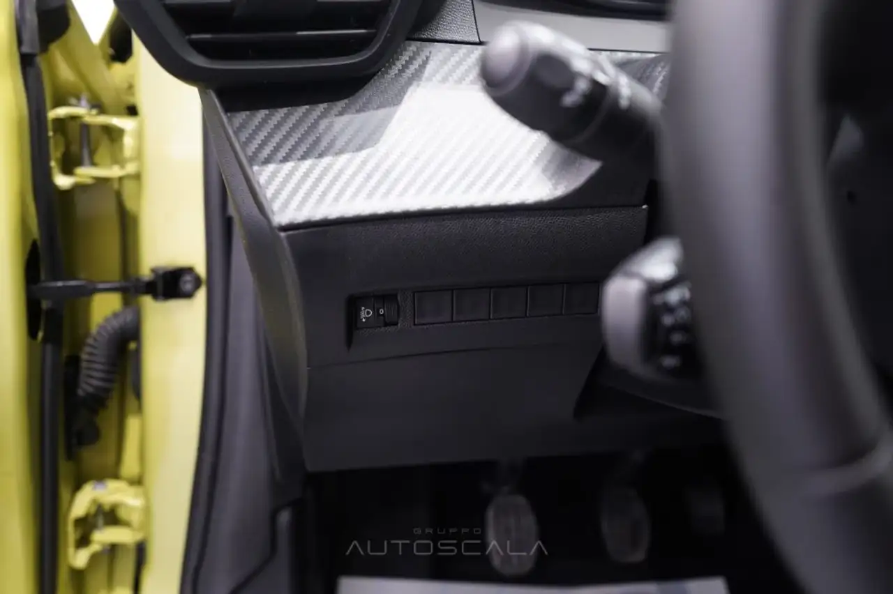 Peugeot 208 12